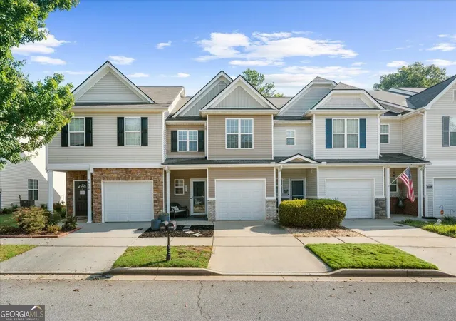 Photo 2 of Townhouse for sale at 4612 Beacon Ridge Ln, Flowery Branch, GA 30542 | MLS# 10852432 | Listing updated on 2026-10-08