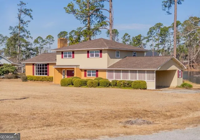Photo 2 of Single family home for sale at 1729 W Forest Dr, Douglas, GA 31533 | MLS# 10846138 | Listing updated on 2026-09-29