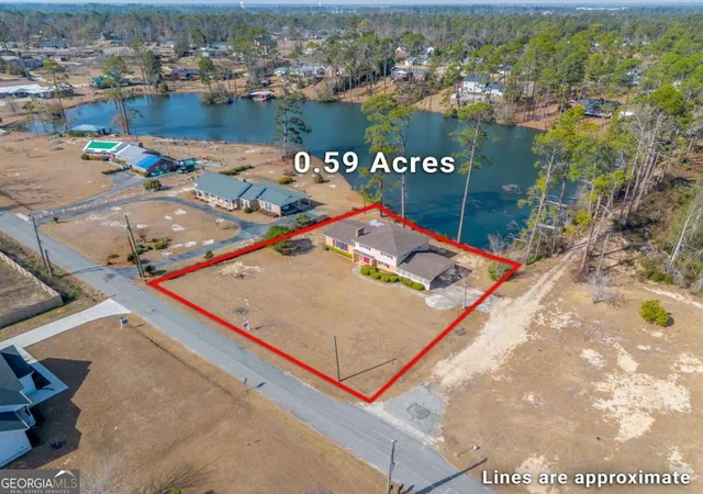 Photo 3 of Single family home for sale at 1729 W Forest Dr, Douglas, GA 31533 | MLS# 10846138 | Listing updated on 2026-09-29