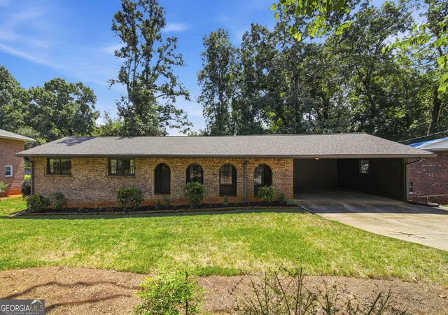 Photo 2 of Sale Pending at 5636 Crestwood Dr, Stone Mountain, GA 30087 | MLS# 10838047 | Listing updated on 2026-09-09