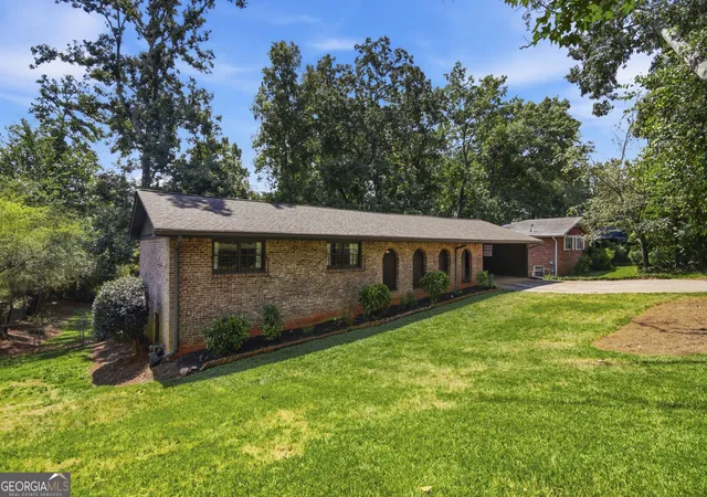 Photo 3 of Sale Pending at 5636 Crestwood Dr, Stone Mountain, GA 30087 | MLS# 10838047 | Listing updated on 2026-09-09