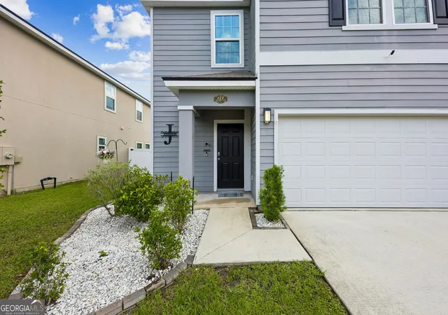 Photo 3 of Sale Pending at 127 Ashwood Cir, St. Marys, GA 31558 | MLS# 10778332 | Listing updated on 2026-09-22