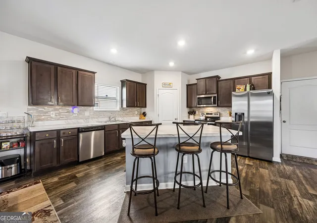 Photo 4 of Sale Pending at 127 Ashwood Cir, St. Marys, GA 31558 | MLS# 10778332 | Listing updated on 2026-09-22
