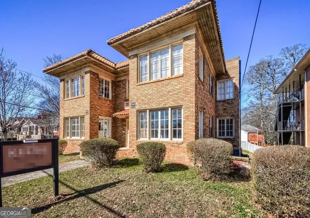 Listing Photo 2 - Condo for sale in building located at 1445 Lucile Ave SW, Atlanta, GA 30310
