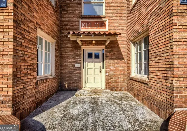Listing Photo 4 - Condo for sale in building located at 1445 Lucile Ave SW, Atlanta, GA 30310