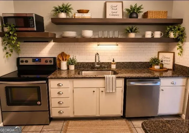 Listing Photo 4 - Condo for sale in building located at 4155 N Gloucester Pl, Atlanta, GA 30341