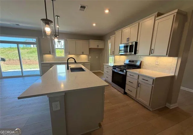 Photo 2 of Single family home for sale at 258 Loon Lake Wy, Hoschton, GA 30548 | MLS# 10825174 | Listing updated on 2026-10-28