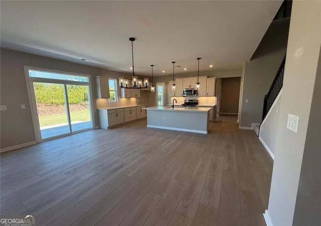 Photo 3 of Single family home for sale at 258 Loon Lake Wy, Hoschton, GA 30548 | MLS# 10825174 | Listing updated on 2026-10-28