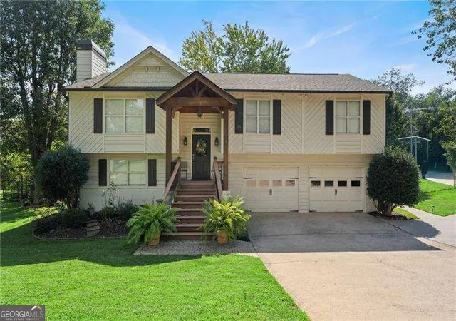 Photo 2 of Single family home for sale at 2555 Morgan Lake Dr Ne, Marietta, GA 30066 | MLS# 10844207 | Listing updated on 2026-09-11