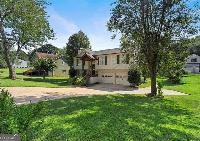 Photo 3 of Single family home for sale at 2555 Morgan Lake Dr NE, Marietta, GA 30066 | MLS# 10844207 | Listing updated on 2026-09-11