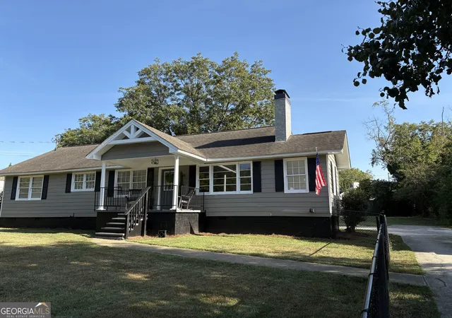 Photo 1 of Sale Pending at 49 Parkway Dr, Toccoa, GA 30577 | MLS# 10842305 | Listing updated on 2026-10-01