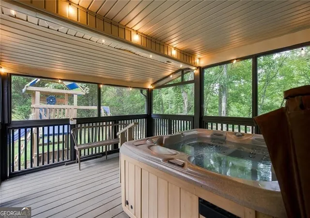 Photo 4 of Single family home for sale at 33 Pigeon Crk Dr, Blue Ridge, GA 30513 | MLS# 10840486 | Listing updated on 2026-09-18