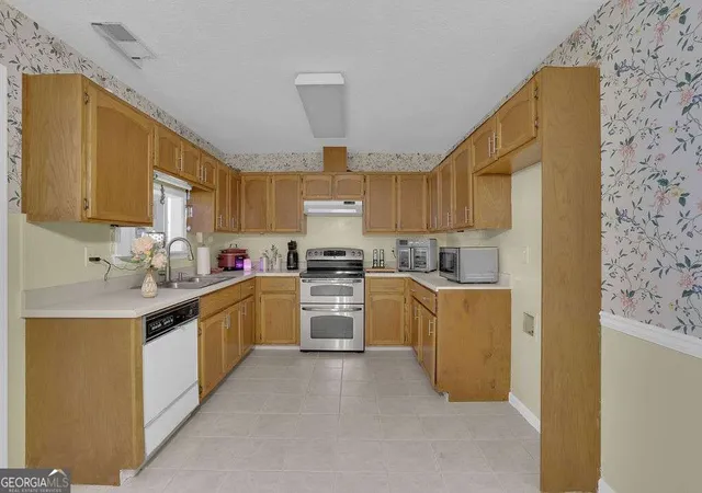 Photo 4 of Townhouse for sale at 1238 Shannon Way SW, Marietta, GA 30008 | MLS# 10839112 | Listing updated on 2026-09-17