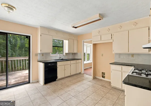 Photo 4 of Single family home for sale at 371 Saint Simons Cvs, Lawrenceville, GA 30044 | MLS# 10853077 | Listing updated on 2026-10-08