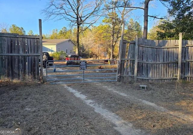 Photo 3 of Single family home for sale at 253 Pottery Rd, Lizella, GA 31052 | MLS# 10850916 | Listing updated on 2026-09-28