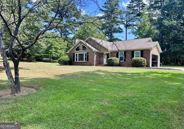 Photo 1 of Sale Pending at 325 Windsor Dr, Fayetteville, GA 30215 | MLS# 10840407 | Listing updated on 2026-09-16