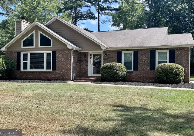 Photo 2 of Sale Pending at 325 Windsor Dr, Fayetteville, GA 30215 | MLS# 10840407 | Listing updated on 2026-09-16