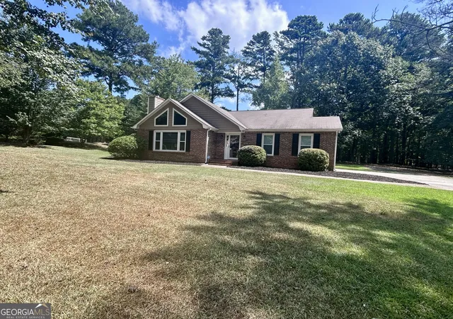 Photo 3 of Sale Pending at 325 Windsor Dr, Fayetteville, GA 30215 | MLS# 10840407 | Listing updated on 2026-09-16