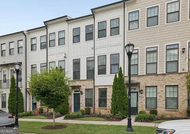 Photo 1 of Townhouse for sale at 2044 Rockledge Rd Ne, Atlanta, GA 30324 | MLS# 10822791 | Listing updated on 2026-09-09