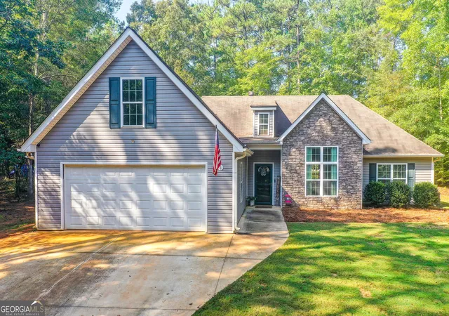 Photo 1 of Single family home for sale at 190 Pebble Crk Dr, Covington, GA 30016 | MLS# 10851921 | Listing updated on 2026-09-24
