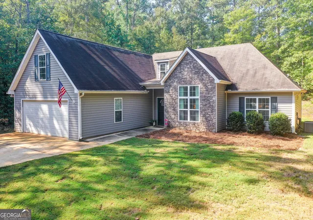 Photo 2 of Single family home for sale at 190 Pebble Crk Dr, Covington, GA 30016 | MLS# 10851921 | Listing updated on 2026-09-24