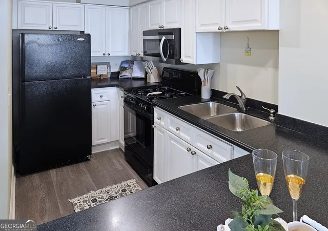 Photo 4 of Condo for sale at 2479 Peachtree Rd NE #611, Atlanta, GA 30305 | MLS# 10839953 | Listing updated on 2026-10-30