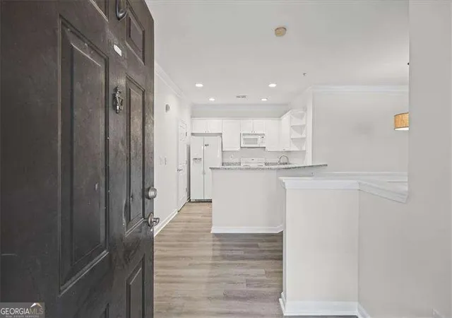 Listing Photo 1 - Condo for sale in building located at 2400 Cumberland Pkwy Se, Atlanta, GA 30339