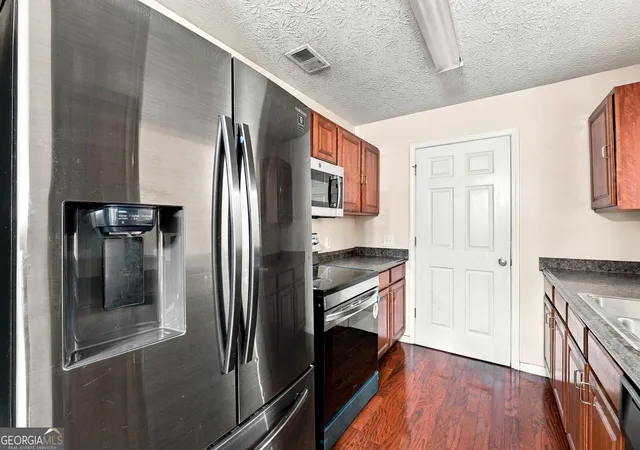 Photo 4 of Condo for sale at 2102 Fairington Club Dr, Lithonia, GA 30038 | MLS# 10831521 | Listing updated on 2026-09-25