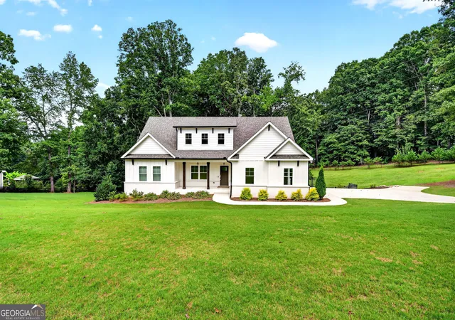 Photo 2 of Single family home for sale at 727 Old Collins Rd, Hoschton, GA 30548 | MLS# 10841437 | Listing updated on 2026-09-21