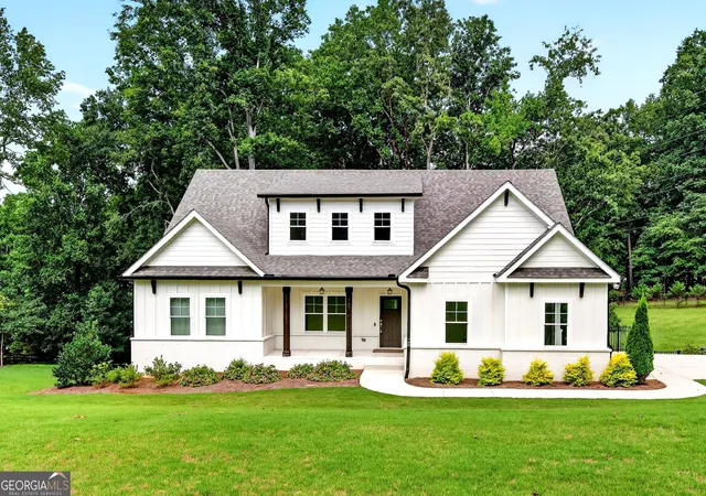 Photo 3 of Single family home for sale at 727 Old Collins Rd, Hoschton, GA 30548 | MLS# 10841437 | Listing updated on 2026-09-21