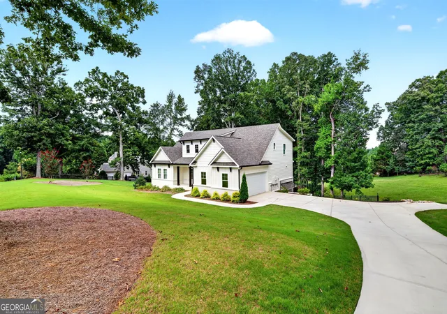 Photo 4 of Single family home for sale at 727 Old Collins Rd, Hoschton, GA 30548 | MLS# 10841437 | Listing updated on 2026-09-21