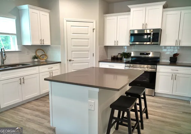 Photo 2 of Single family home for sale at 1117 Barrington Pl Way, Macon, GA 31220 | MLS# 10846522 | Listing updated on 2026-10-01