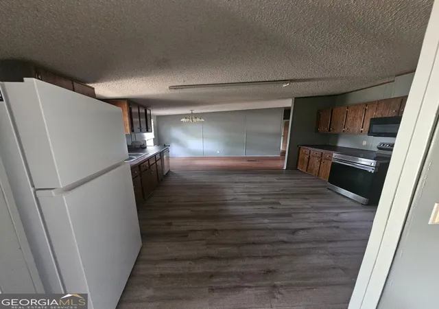 Photo 4 of Single family home for sale at 33 Sherwood Dr SE, Allenhurst, GA 31301 | MLS# 10844915 | Listing updated on 2026-09-18