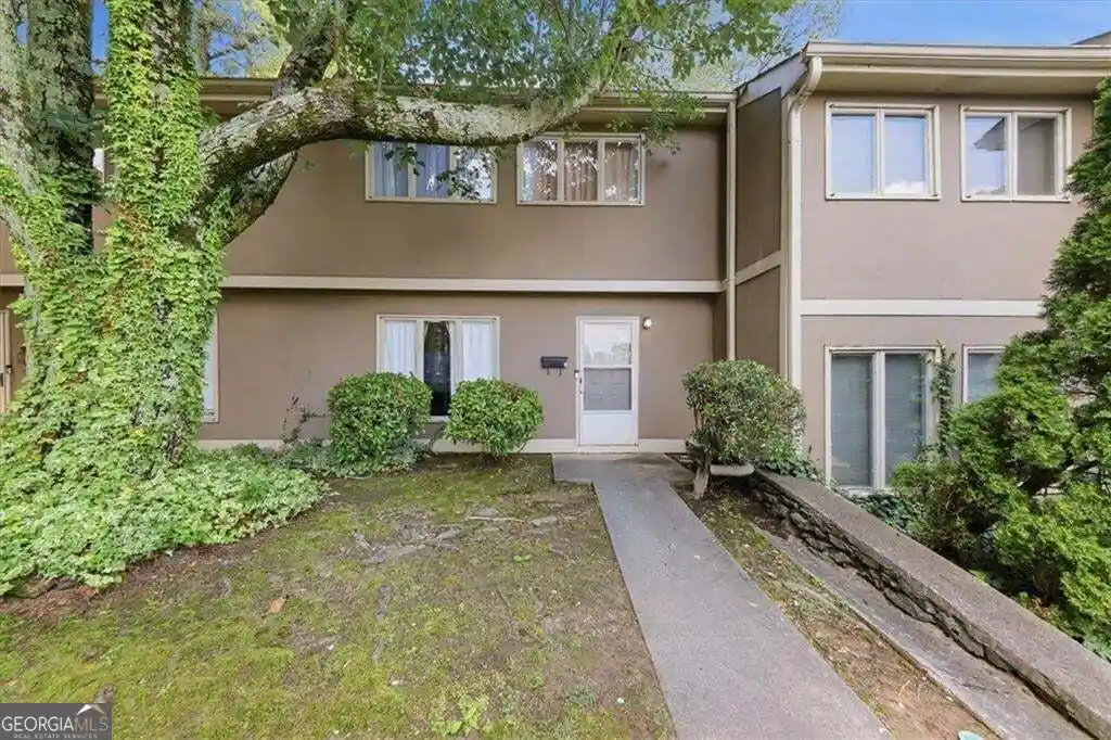 Listing Photo 1 - Condo for sale in 1816 Ashborough Rd SE located at 1816 Ashborough Rd SE, Marietta, GA 30067 - Unit 1816 Ashborough Rd SE