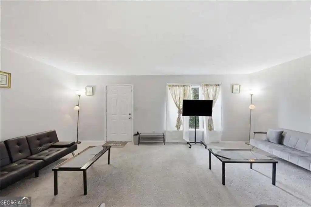 Listing Photo 2 - Condo for sale in 1816 Ashborough Rd SE located at 1816 Ashborough Rd SE, Marietta, GA 30067 - Unit 1816 Ashborough Rd SE
