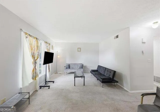 Listing Photo 4 - Condo for sale in building located at 1816 Ashborough Rd SE, Marietta, GA 30067 - Unit #C