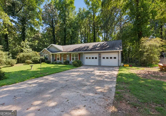 Photo 3 of Single family home for sale at 38 Bridge Dr, Douglasville, GA 30134 | MLS# 10848104 | Listing updated on 2026-09-17
