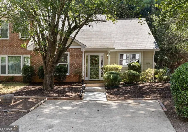 Photo 2 of Townhouse for sale at 1100 Shiloh Ln Nw, Kennesaw, GA 30144 | MLS# 10846435 | Listing updated on 2026-10-08