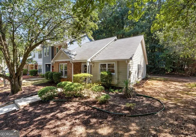 Photo 3 of Sale Pending at 1100 Shiloh Ln NW, Kennesaw, GA 30144 | MLS# 10846435 | Listing updated on 2026-10-29