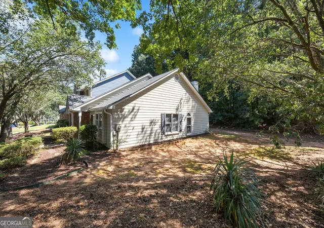 Photo 4 of Sale Pending at 1100 Shiloh Ln NW, Kennesaw, GA 30144 | MLS# 10846435 | Listing updated on 2026-10-29