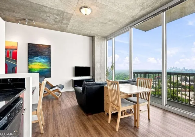 Photo 4 of Condo for sale at 3324 Peachtree Rd NE #2806, Atlanta, GA 30326 | MLS# 10842451 | Listing updated on 2026-09-10