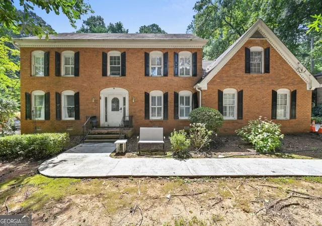 Photo 2 of Single family home for sale at 85 Shadow Lake Dr Sw, Lilburn, GA 30047 | MLS# 10839021 | Listing updated on 2026-09-17