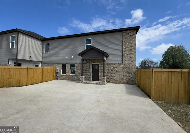 Photo 2 of Townhouse for sale at 256 Beau Claire Cir, Byron, GA 31008 | MLS# 10844490 | Listing updated on 2026-09-11