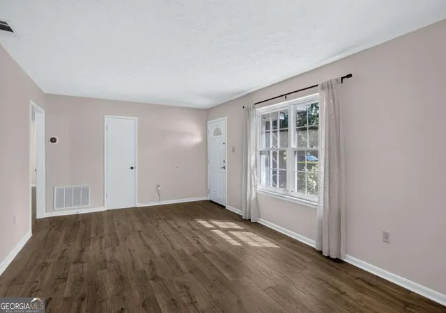 Photo 3 of Single family home for sale at 106 Greenbriar Dr, Savannah, GA 31419 | MLS# 10846197 | Listing updated on 2026-09-30