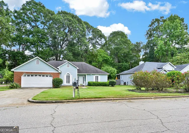 Photo 3 of Single family home for sale at 218 Hummingbird Ln, Albany, GA 31707 | MLS# 10841010 | Listing updated on 2026-10-14