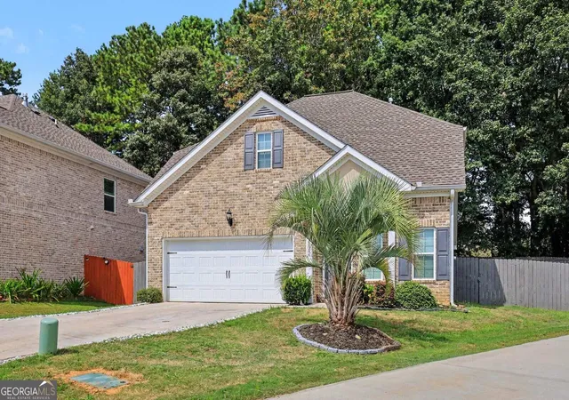 Photo 2 of Single family home for sale at 572 Sprayberry Dr, Stockbridge, GA 30281 | MLS# 10851033 | Listing updated on 2026-10-06