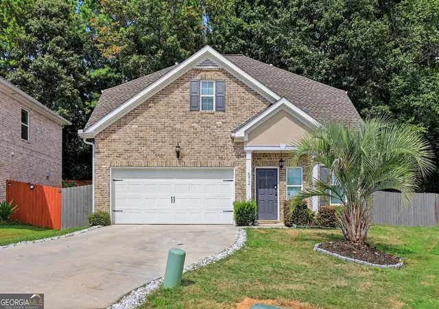 Photo 3 of Single family home for sale at 572 Sprayberry Dr, Stockbridge, GA 30281 | MLS# 10851033 | Listing updated on 2026-10-06