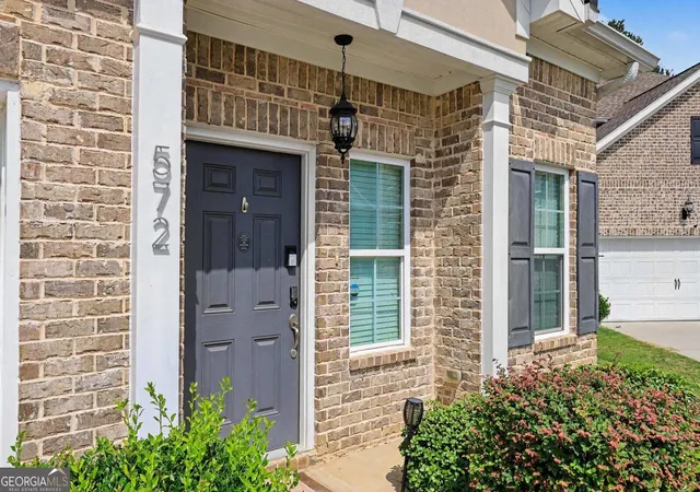 Photo 3 of Single family home for sale at 572 Sprayberry Dr, Stockbridge, GA 30281 | MLS# 10851033 | Listing updated on 2026-10-06