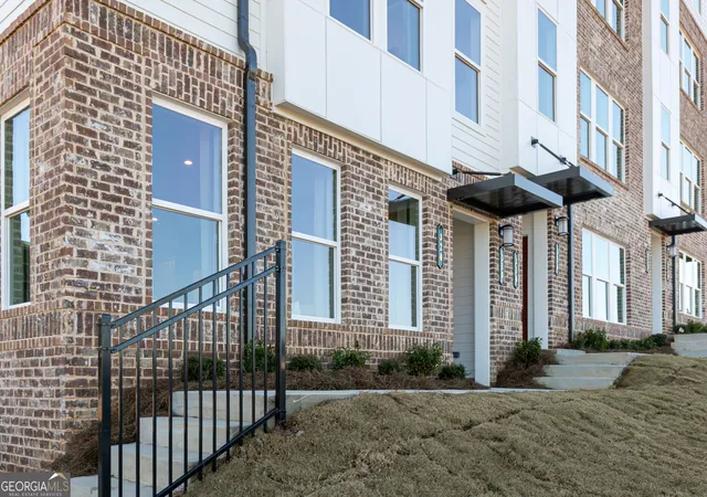 Listing Photo 5 - Condo for sale in building located at 342 Skylar Ct SE, Atlanta, GA 30315 - Unit #106