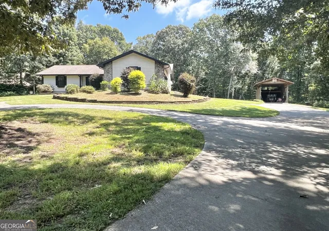 Photo 2 of Sale Pending at 416 Glade Rd, Mount Airy, GA 30563 | MLS# 10794708 | Listing updated on 2026-09-10